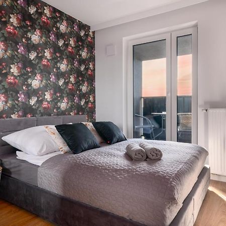 Star4You II Apartments Вроцлав Екстериор снимка