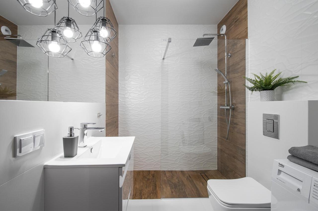 Star4You II Apartments Вроцлав Екстериор снимка