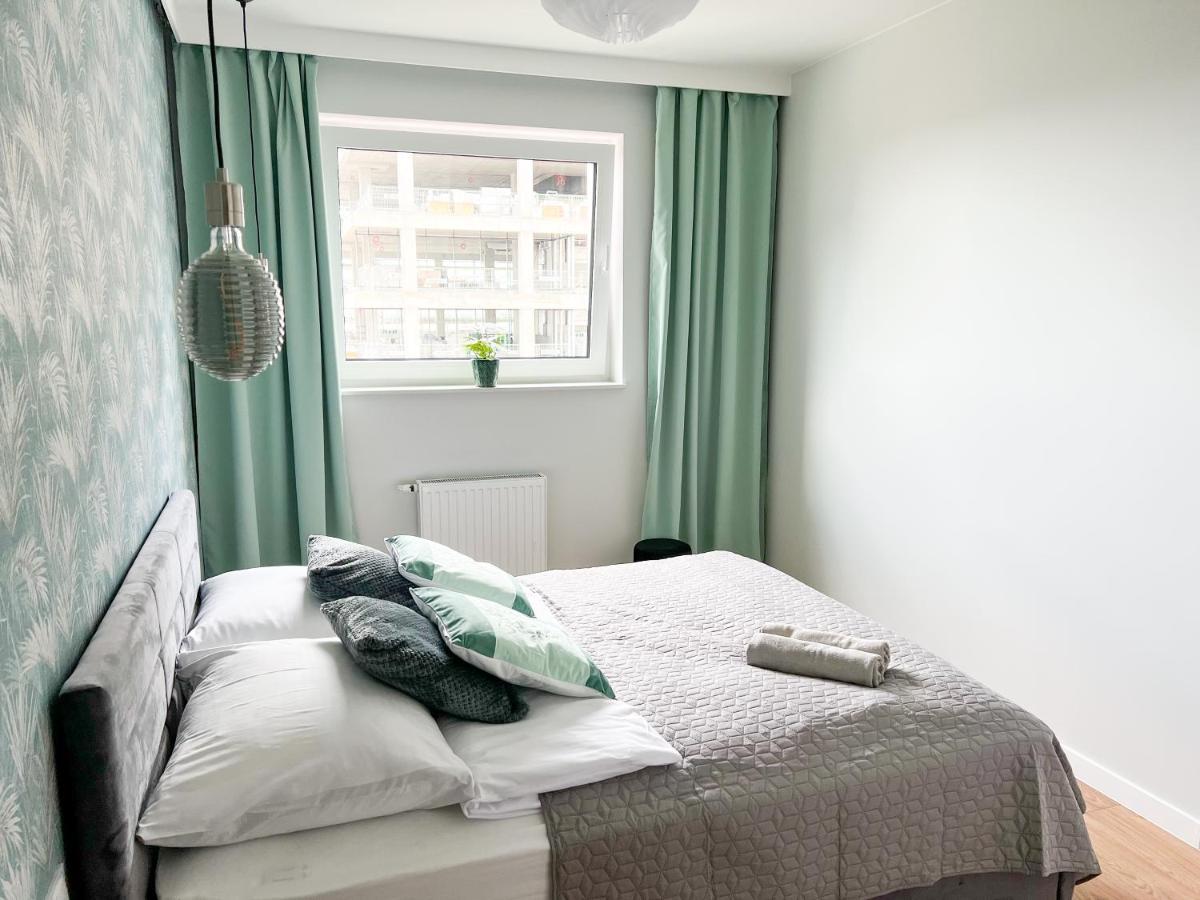 Star4You II Apartments Вроцлав Екстериор снимка
