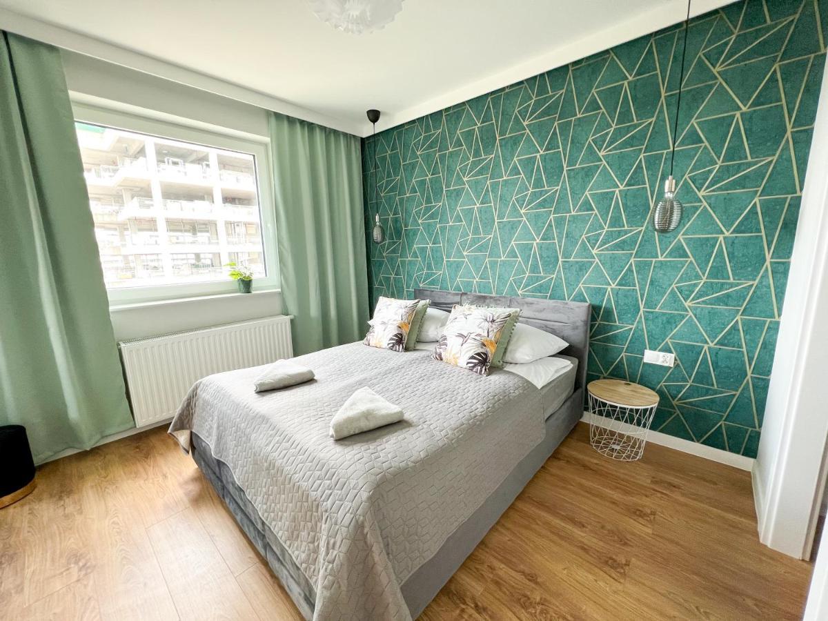 Star4You II Apartments Вроцлав Екстериор снимка
