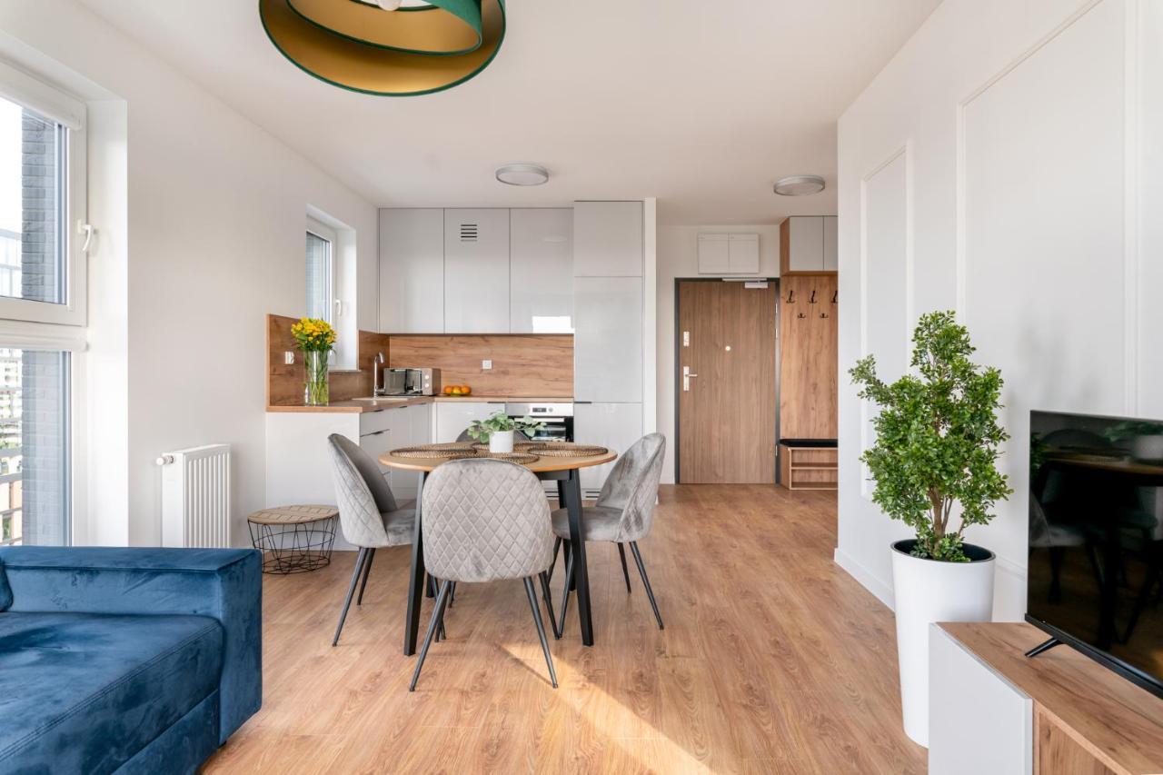 Star4You II Apartments Вроцлав Екстериор снимка