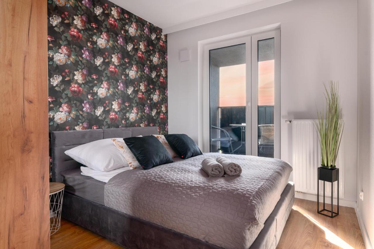 Star4You II Apartments Вроцлав Екстериор снимка