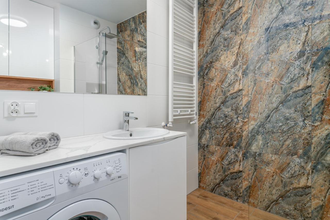 Star4You II Apartments Вроцлав Екстериор снимка